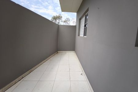 Casa para alugar com 60m², 2 quartos e 5 vagasCorredor - Quintal