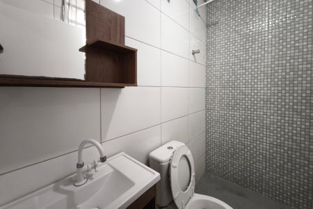 Casa para alugar com 60m², 2 quartos e 5 vagasBanheiro