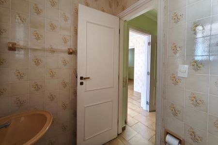 Casa à venda com 320m², 3 quartos e 3 vagasBanheiro de serviço