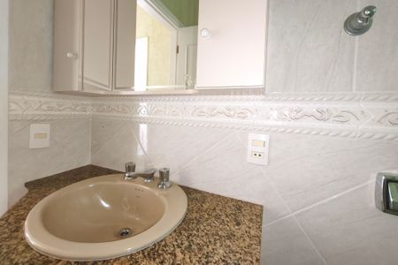 Casa à venda com 320m², 3 quartos e 3 vagasBanheiro Social