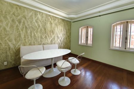 Casa à venda com 320m², 3 quartos e 3 vagasSala