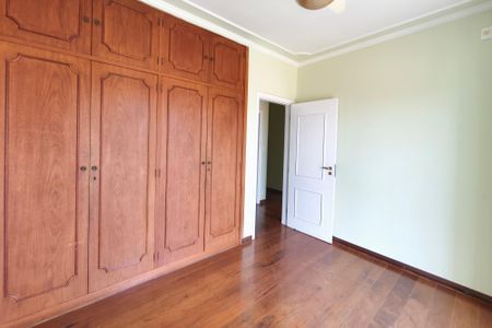 Casa à venda com 320m², 3 quartos e 3 vagasQuarto 