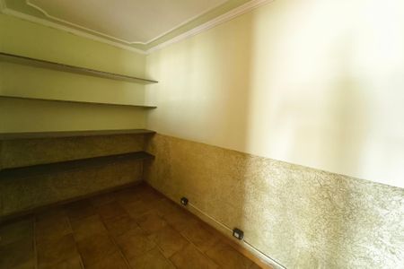 Casa à venda com 320m², 3 quartos e 3 vagasQuarto de Serviço