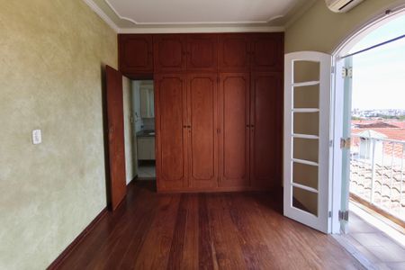 Casa à venda com 320m², 3 quartos e 3 vagas Suíte