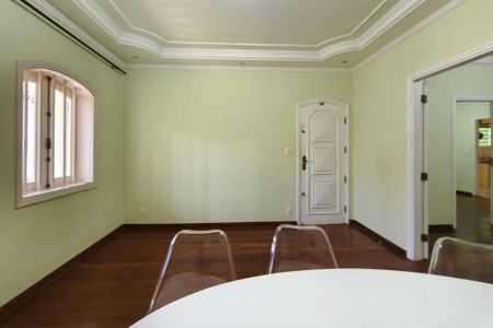 Casa à venda com 320m², 3 quartos e 3 vagasSala