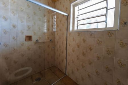 Casa à venda com 320m², 3 quartos e 3 vagasBanheiro de serviço