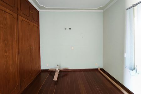 Casa à venda com 320m², 3 quartos e 3 vagasQuarto 2