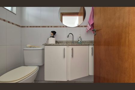 Casa à venda com 214m², 3 quartos e 2 vagasBanheiro