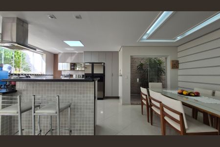 Casa à venda com 214m², 3 quartos e 2 vagasCozinha
