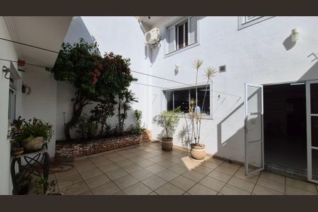 Casa à venda com 214m², 3 quartos e 2 vagasArea externa