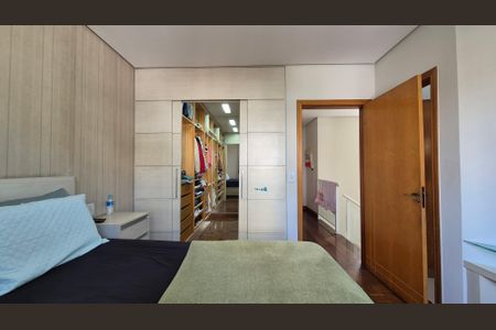 Casa à venda com 214m², 3 quartos e 2 vagasSuíte