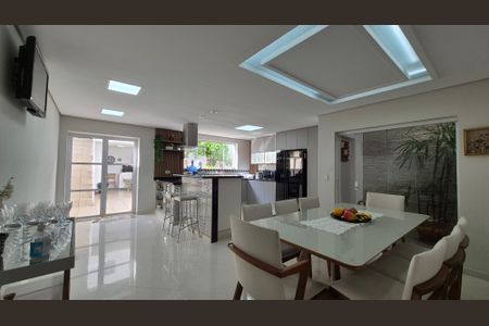 Casa à venda com 214m², 3 quartos e 2 vagasCozinha