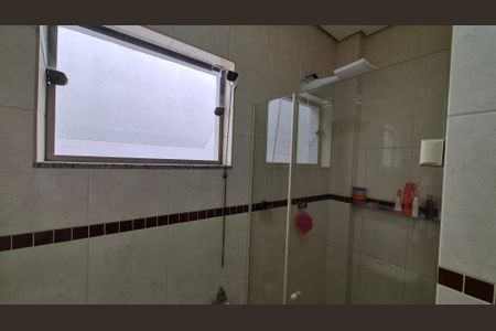 Casa à venda com 214m², 3 quartos e 2 vagasBanheiro