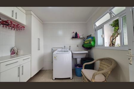 Casa à venda com 214m², 3 quartos e 2 vagasLavanderia