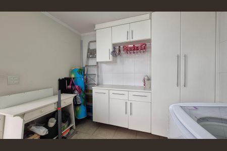 Casa à venda com 214m², 3 quartos e 2 vagasLavanderia