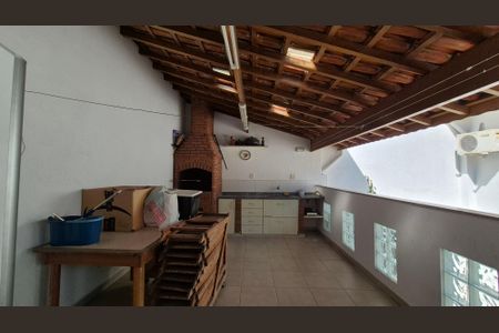 Casa à venda com 214m², 3 quartos e 2 vagasChurrasqueira