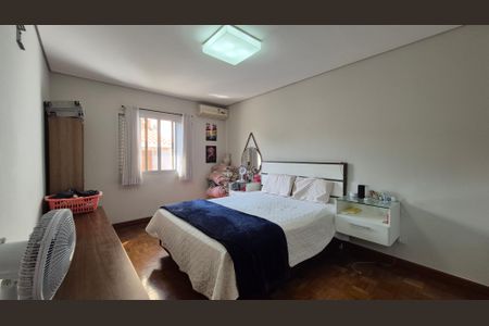 Casa à venda com 214m², 3 quartos e 2 vagasQuarto 2