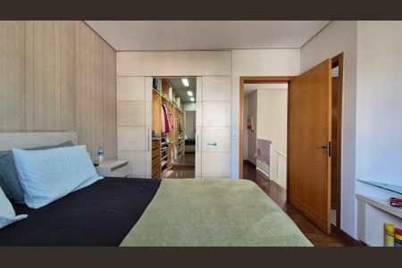 Casa à venda com 214m², 3 quartos e 2 vagasSuíte