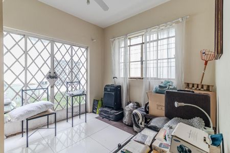 Casa à venda com 360m², 3 quartos e 6 vagasQuarto de Serviço