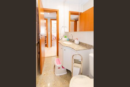 Apartamento à venda com 130m², 3 quartos e 3 vagasBanheiro social