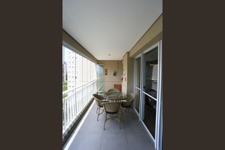 Apartamento para alugar com 145m², 3 quartos e 3 vagasVaranda