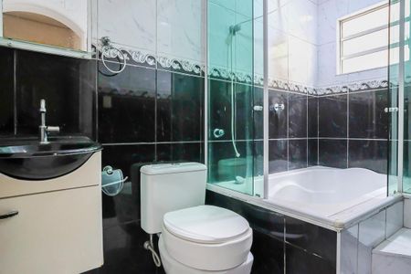 Casa à venda com 250m², 5 quartos e 3 vagasBanheiro da suíte