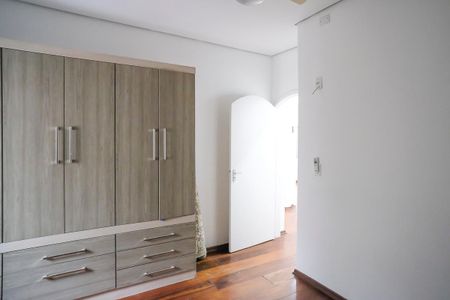 Casa à venda com 250m², 5 quartos e 3 vagasSuíte