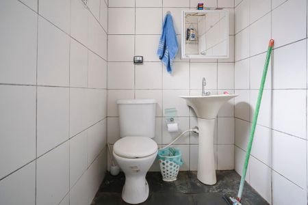 Casa à venda com 250m², 5 quartos e 3 vagasBanheiro da edícula