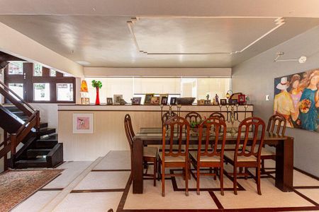 Casa à venda com 5 quartos, 274m² em Itaipu, Niterói