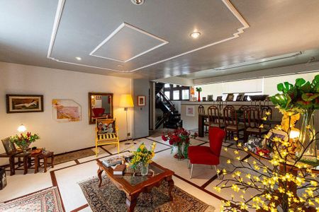 Casa à venda com 5 quartos, 274m² em Itaipu, Niterói