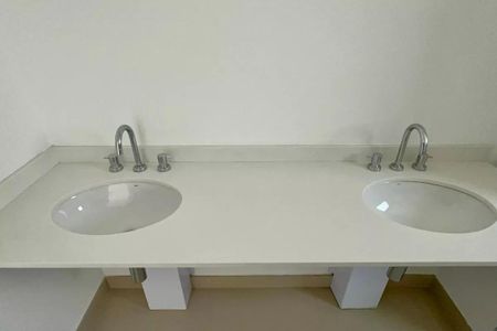 Apartamento à venda com 195m², 4 quartos e 3 vagasBanheiro da Suíte 1