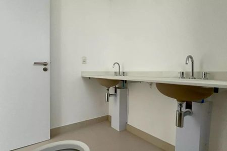 Apartamento à venda com 195m², 4 quartos e 3 vagasBanheiro da Suíte 1