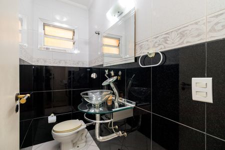 Casa à venda com 250m², 4 quartos e 2 vagasLavabo