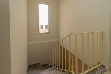 Casa à venda com 250m², 4 quartos e 2 vagasEscada de acesso quartos