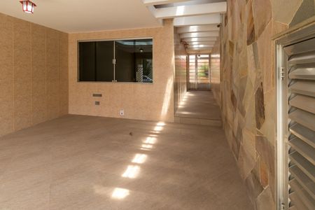 Casa à venda com 250m², 4 quartos e 2 vagasGaragem