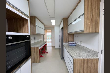 Apartamento à venda com 189m², 3 quartos e 3 vagas Apartamento à venda com 189m², 3 quartos e 3 vagasCozinha