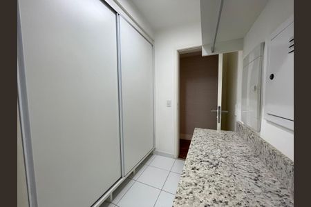 Apartamento à venda com 189m², 3 quartos e 3 vagas Apartamento à venda com 189m², 3 quartos e 3 vagasÁrea de Serviço