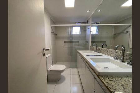 Apartamento à venda com 189m², 3 quartos e 3 vagas Apartamento à venda com 189m², 3 quartos e 3 vagasBanheiro da Suíte 1