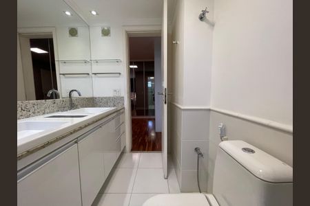 Apartamento à venda com 189m², 3 quartos e 3 vagas Apartamento à venda com 189m², 3 quartos e 3 vagasBanheiro da Suíte 1