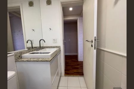 Apartamento à venda com 189m², 3 quartos e 3 vagas Apartamento à venda com 189m², 3 quartos e 3 vagasBanheiro da Suíte 2