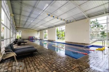 Apartamento à venda com 189m², 3 quartos e 3 vagas Apartamento à venda com 189m², 3 quartos e 3 vagasÁrea comum - Piscina