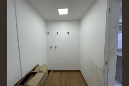 Apartamento à venda com 189m², 3 quartos e 3 vagas Apartamento à venda com 189m², 3 quartos e 3 vagasDespensa