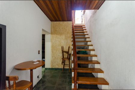 Casa à venda com 133m², 3 quartos e 2 vagasEscada