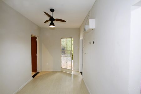 Sala de casa para alugar com 3 quartos, 70m² em Dom Cabral, Belo Horizonte