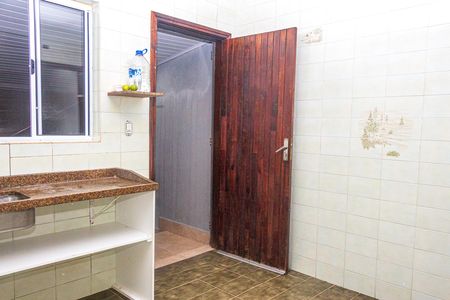 Cozinha de casa para alugar com 2 quartos, 96m² em Jardim Cristal, São Paulo