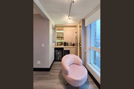 Apartamento à venda com 219m², 4 quartos e 4 vagas Apartamento à venda com 219m², 4 quartos e 4 vagasSacada