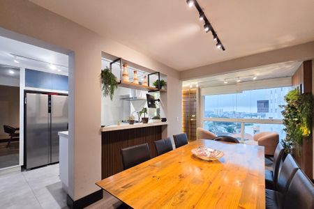 Apartamento à venda com 219m², 4 quartos e 4 vagas Apartamento à venda com 219m², 4 quartos e 4 vagasSala de Jantar