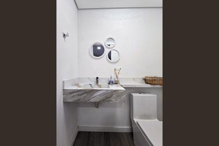 Apartamento à venda com 219m², 4 quartos e 4 vagas Apartamento à venda com 219m², 4 quartos e 4 vagasLavabo