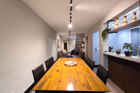 Apartamento à venda com 219m², 4 quartos e 4 vagas Apartamento à venda com 219m², 4 quartos e 4 vagasSala de Jantar