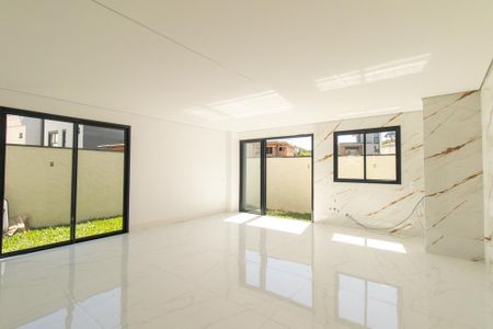 Casa de condomínio para alugar com 160m², 3 quartos e 2 vagasSala/Cozinha